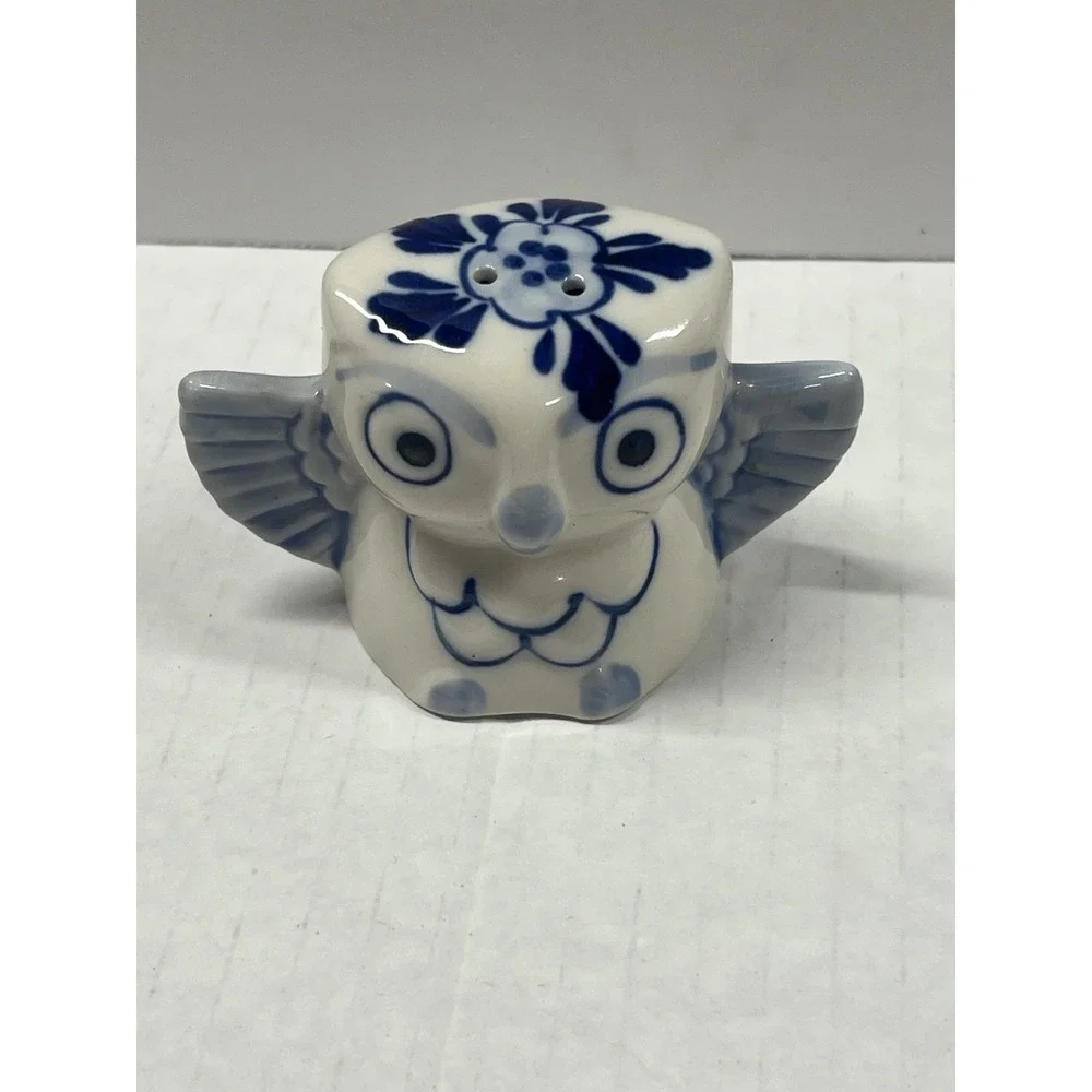 Owl Salt or Pepper Shaker Blue White Delft Style Vintage 2 inches tall‎